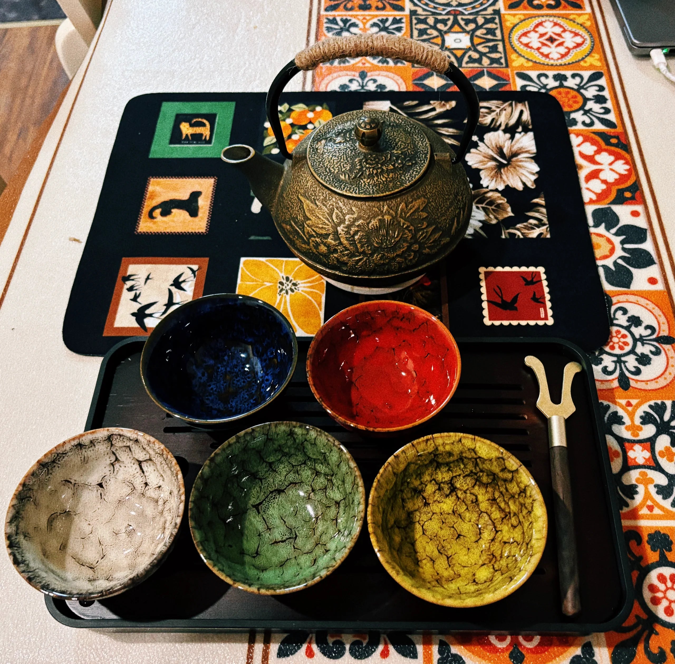 Five Elements Transforming Tea Cup Set (5pcs) + 5-Year Aged Pu’er Tea Cubes | Handcrafted Kiln Glaze Cups, Gold-Wrapped Mini Tea Bricks, Traditional Chinese Wellness Tea Set